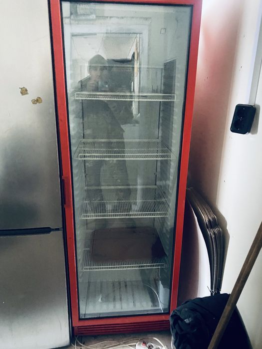 Продам холодильник витриный