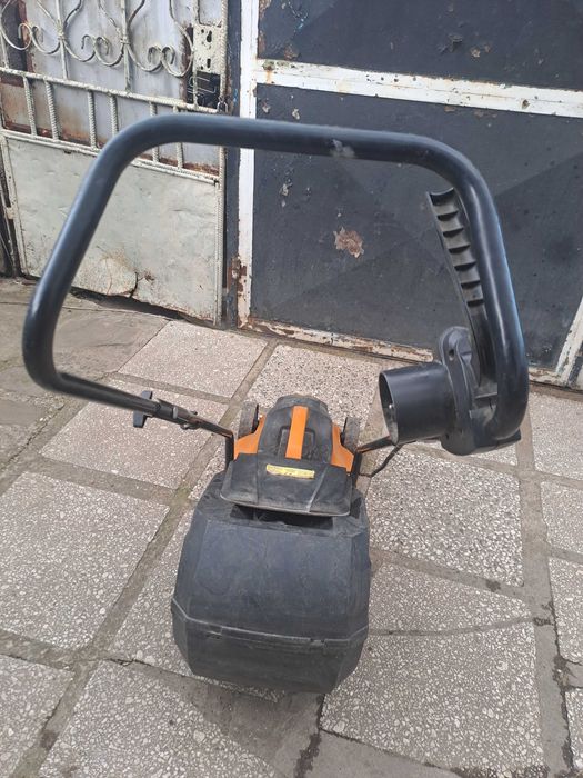 Електрическа косачка за трева TOP GARDEN 1000W с проблем в ел. мотора