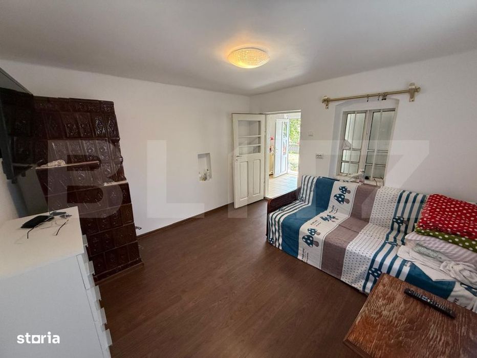 Casa partial renovata, 60 mp, 6000 mp teren, zona Georocu Mare