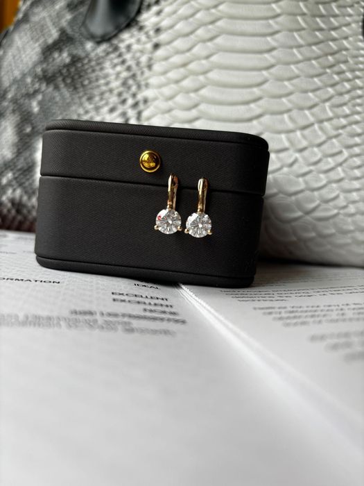 золотые серьги с бриллиантами