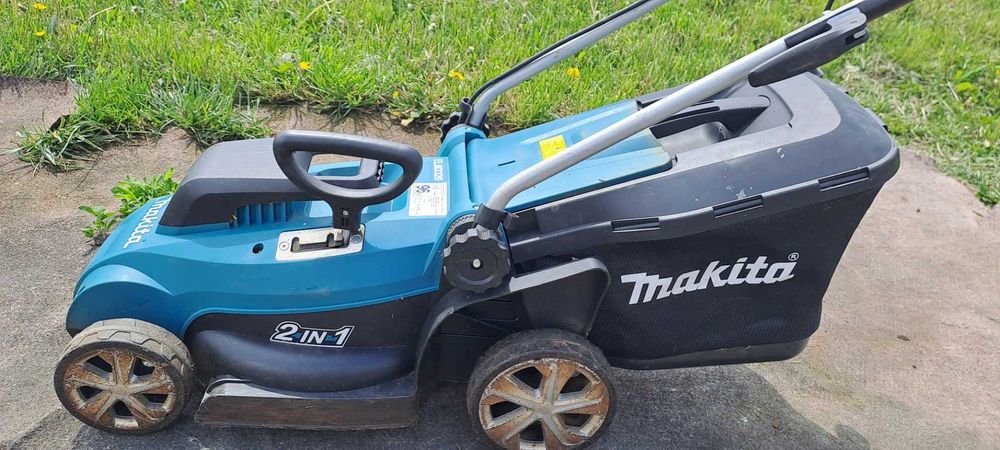 Masina tuns iarba Makita LEM 3320