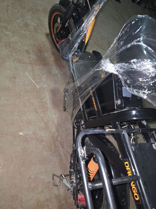 Drongo monstr yengde