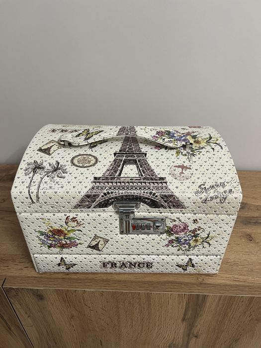 Шкатулка чемодан для украшений