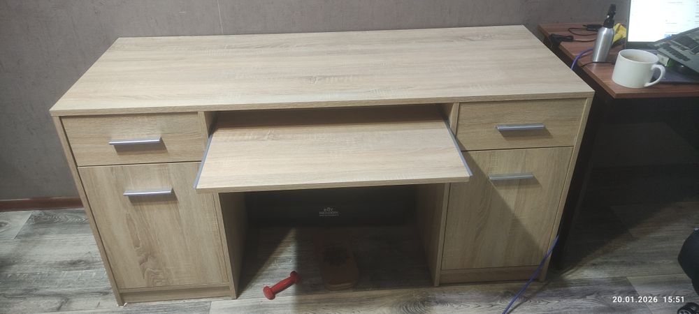 Письменный стол для работы