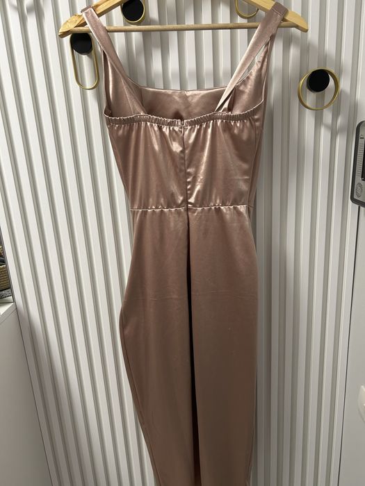 Rochie midi roz pudră