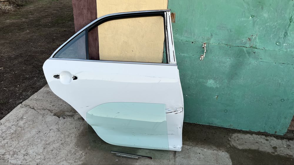 Продам дверь камри 50