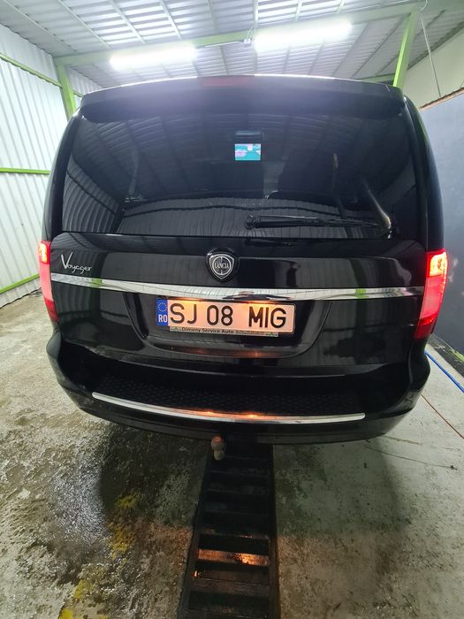 Vand Lancia Voyager 7 locuri