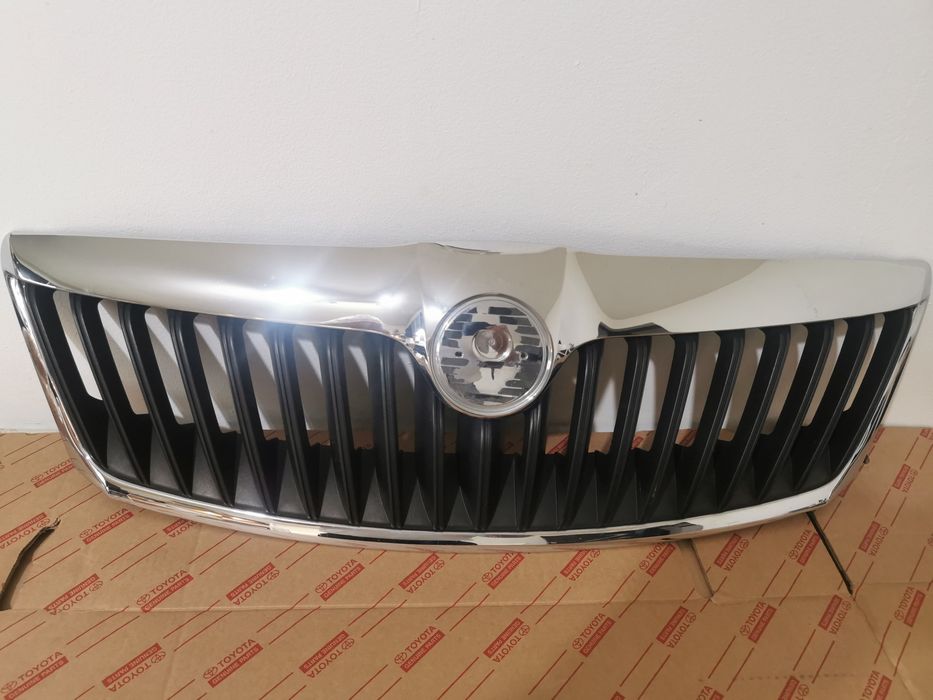 Grila radiator skoda octavia an 2012