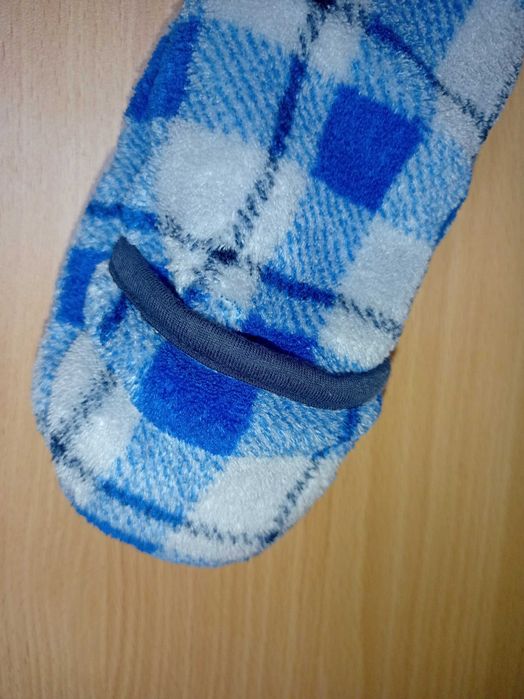 Плюшен космонавт за момче на 1 г. 80 размер 2 бройки.