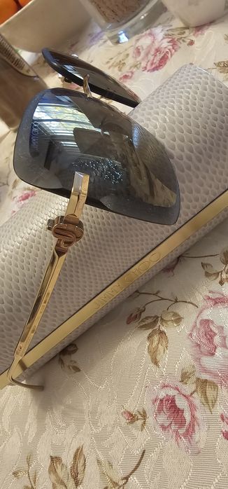 Продавам използвани слънчеви очила Jimmy Choo с чанта и калъф