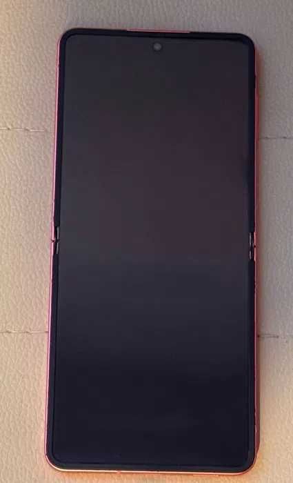 Vând Samsung Galaxy Z Flip 7 (256GB), culoare Coral Red