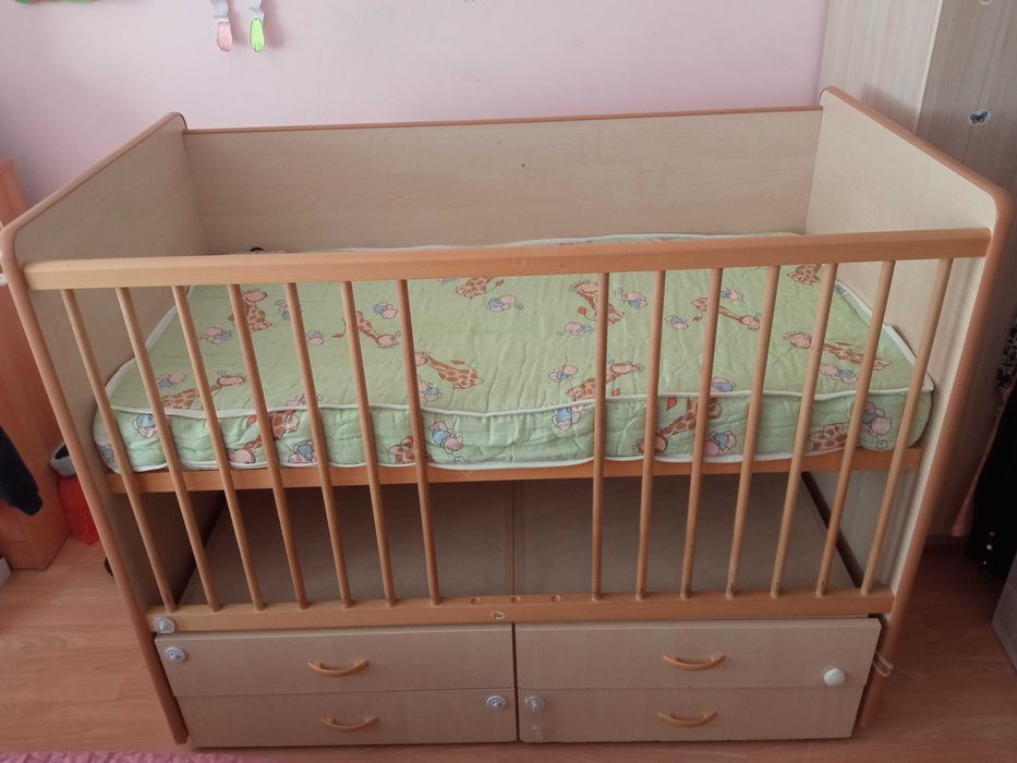 Детско / бебешко легло с четири чекмеджета