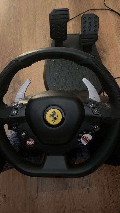 Волан на Ferrari с педали.