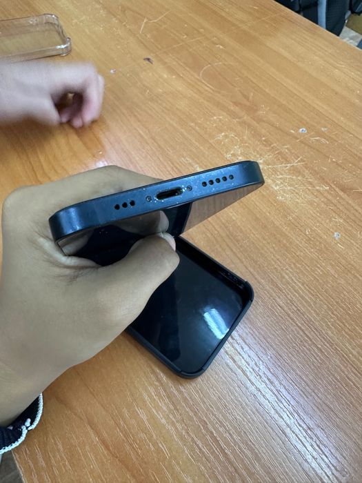 iPhone 13.
