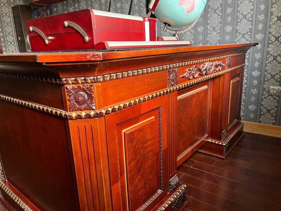 Стол письменный из дерева