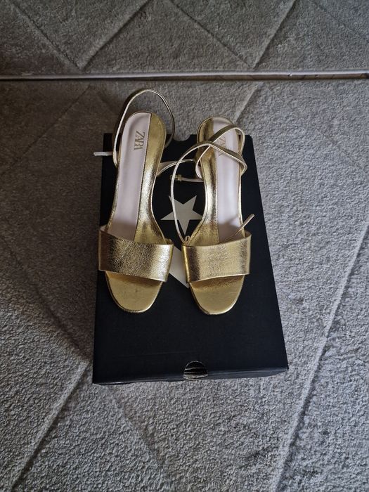 Елегантни обувки на фирма ZARA