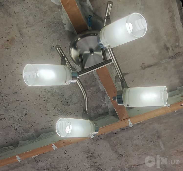 Продаётся потолочная люстра
