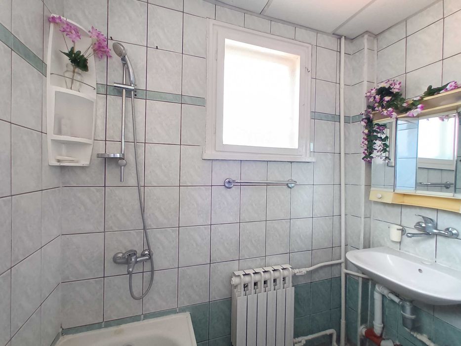 Продава се Четиристаен апартамент в Плевен, Идеален център - 95 кв.м за 1422 €/кв.м - Снимка #20