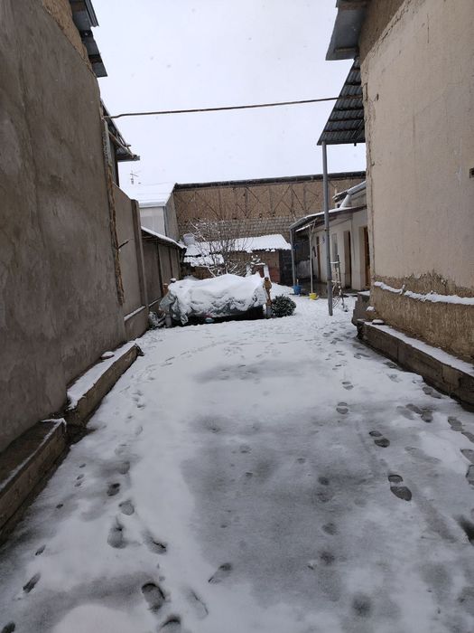 Uy sotiladi.koʻchmas mulk.