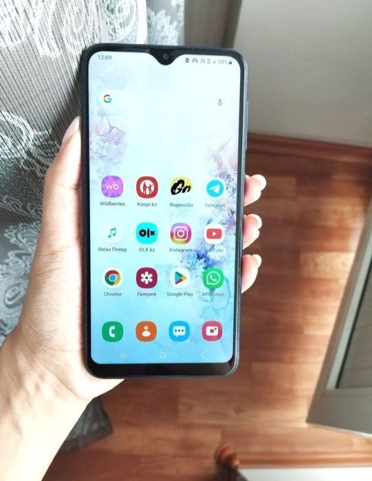 Продам Samsung A10.