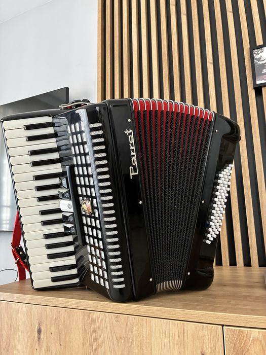 Acordoen Parrot cu 60 de basi ca nou