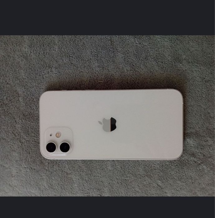 Продаю айфон 12.