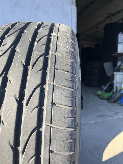 2 бр. летни гуми 235/45/19 Bridgestone DOT 1222 5/6 mm