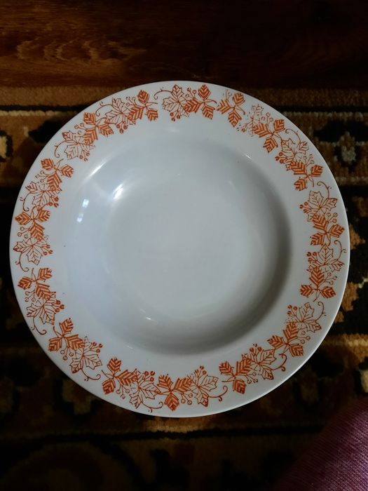 Продам суповые тарелки и супницу комплект