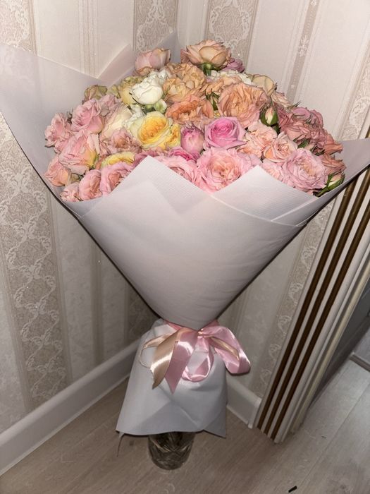 красивый букет из спрей роз