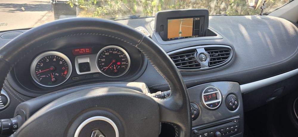 Renault clio an 2011