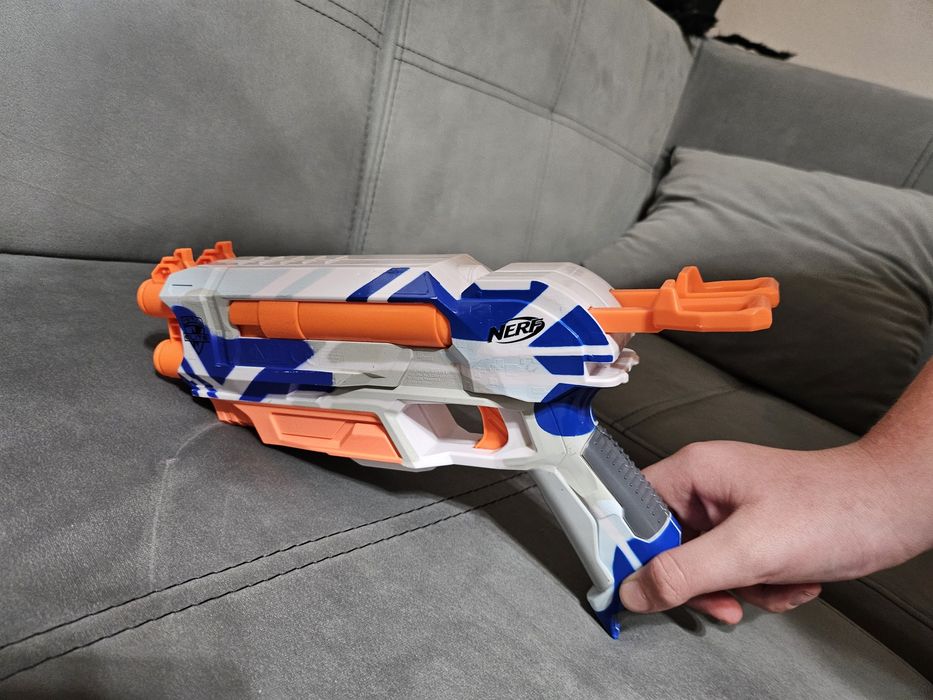 Продавам пистолет за игра Split strike