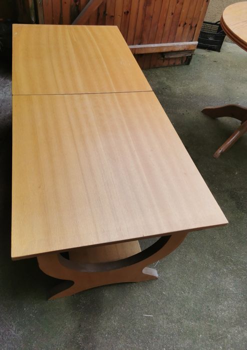 Продавам трапезни маси