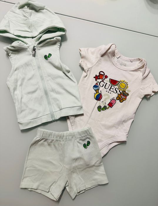 Детски дрехи Guess 12/18м