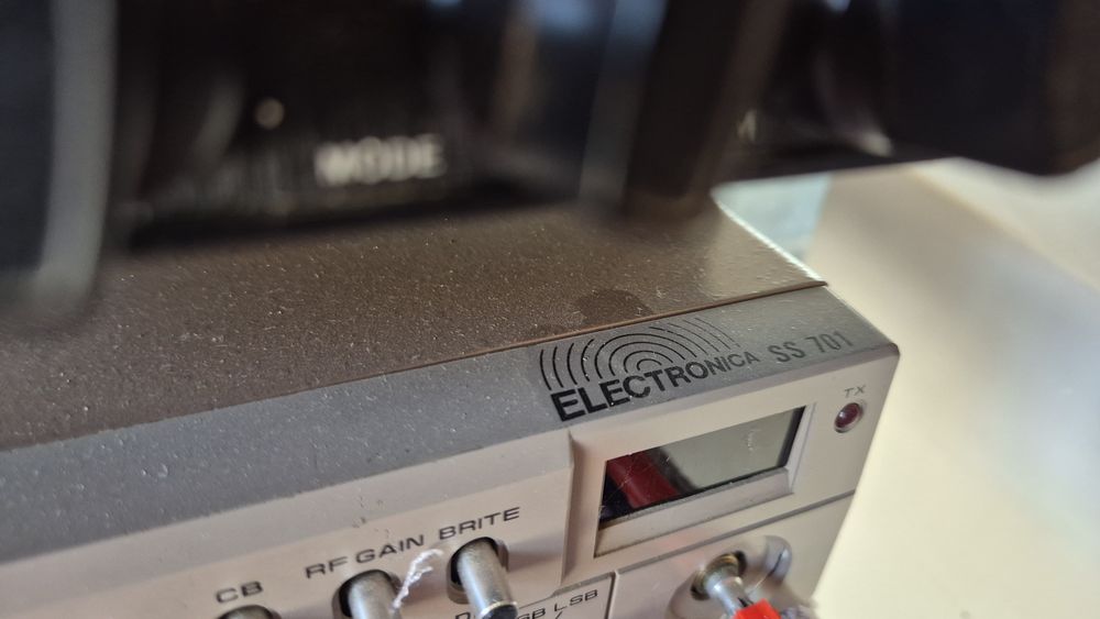 se vinde Statie CB Avanti Grande 45W cu amplificator  KL203 de 100w fm si 200ssb