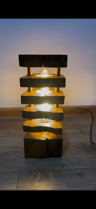 Lampa ( veioza) din lemn masiv vechi