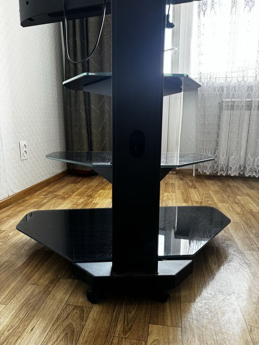 стеклянная стойка под телевизор