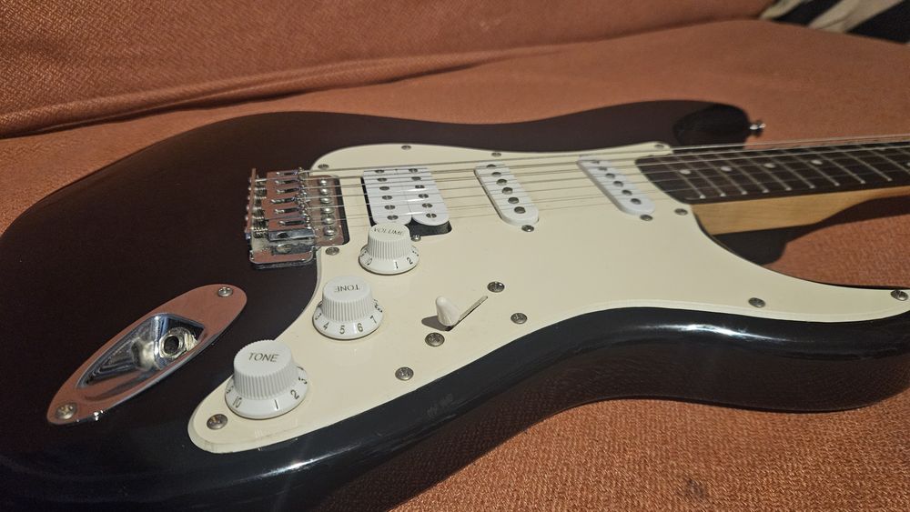 Squier Bullet Strat HSS by Fender