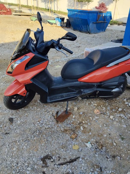 Скутер Kymco Downtown 300i ABS