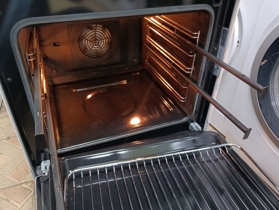 Като нова свободно стояща печка с индукционни котлони Voss  Air Fry 60 см широка 2 години гаранция!