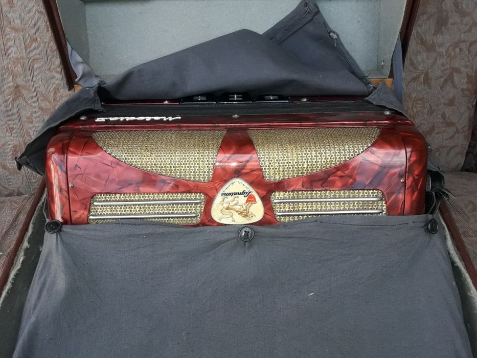 Продам аккордеон"Melodia" пр.Чехословакия.