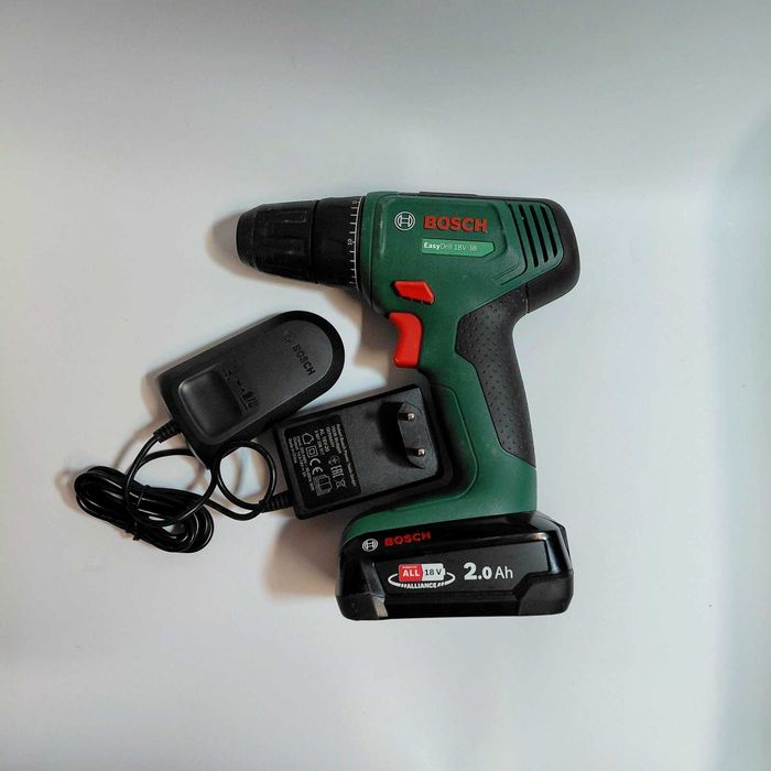 Акумулаторен винтоверт Bosch EasyDrill 18V-38 с батерия, зарядно и куфар