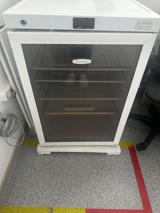 Продаю медицинский холодильник Medline