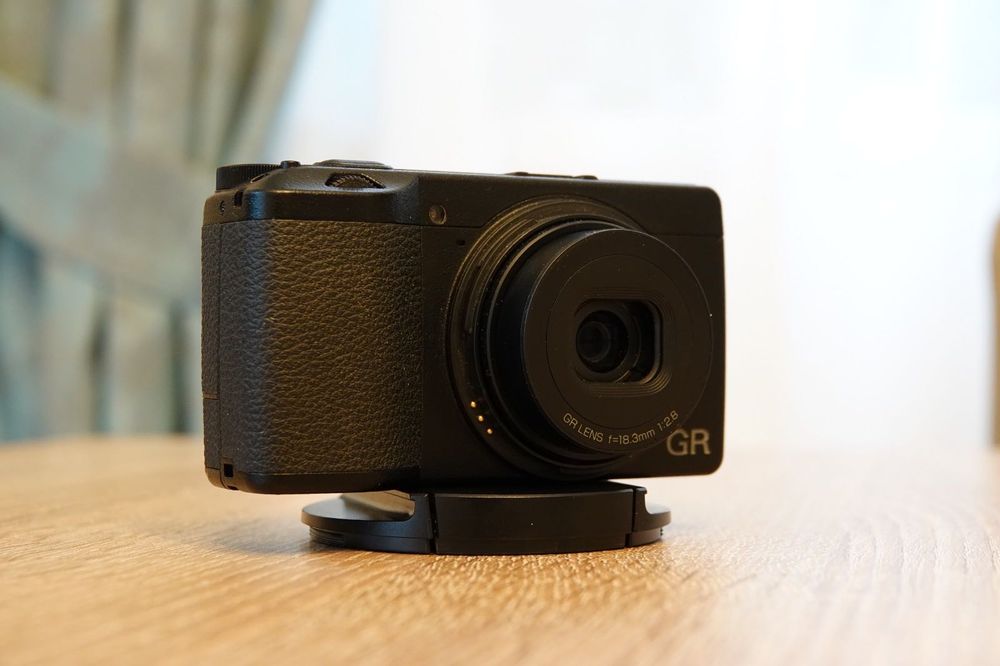 Ricoh GR III 3 ,camera foto compacta, APS-C, street photography, travel photography, camera premium, 24MP, 28mm, f2.8, WiFi, Bluetooth, RAW DNG aparat