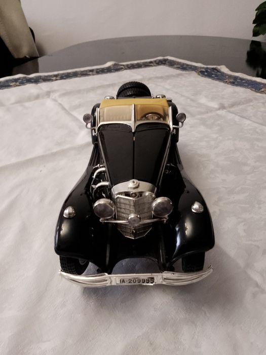 Mercedes Benz       .