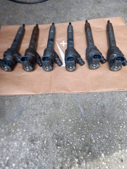 Vand  6 injectoare BMW 330 GT