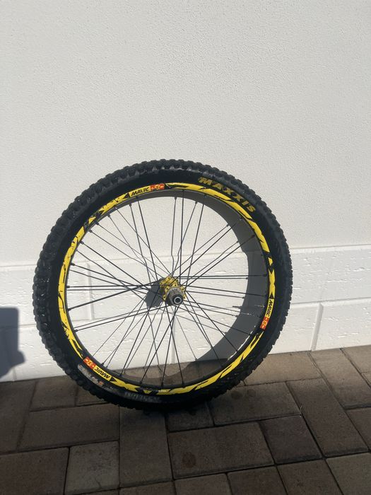 Roată spate Mavic Deemax 27.5, ax 12x150, cu cauciuc Maxxis Assegai (sau separat)