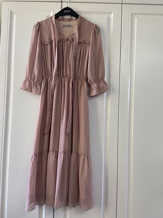 Все платья по 10.000