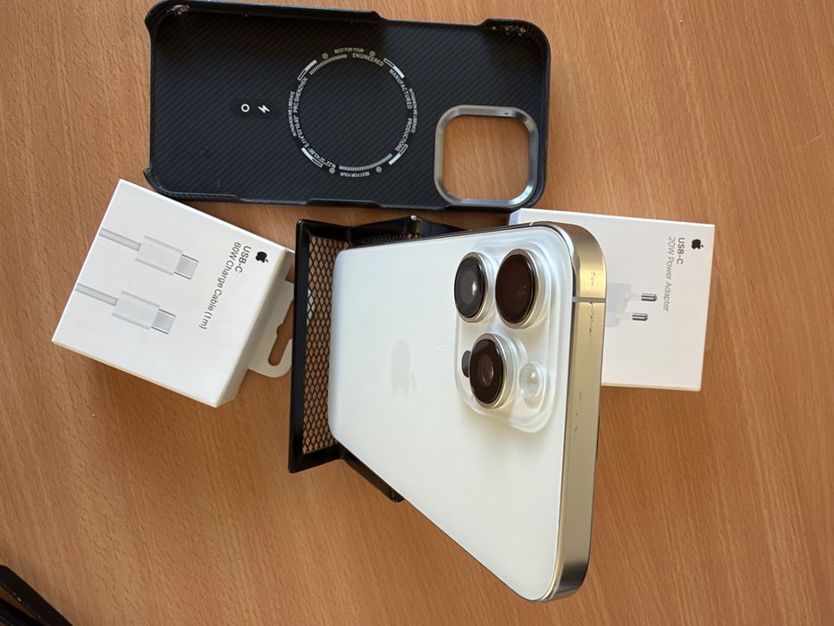 De vanzare iPhone 16 Pro Max White Titan, 90% bateria, de 512Gb