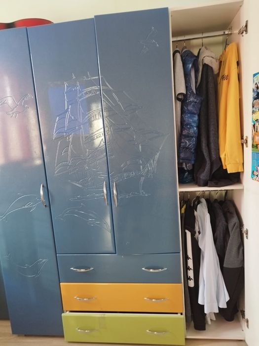 Детская разноцветная мебель