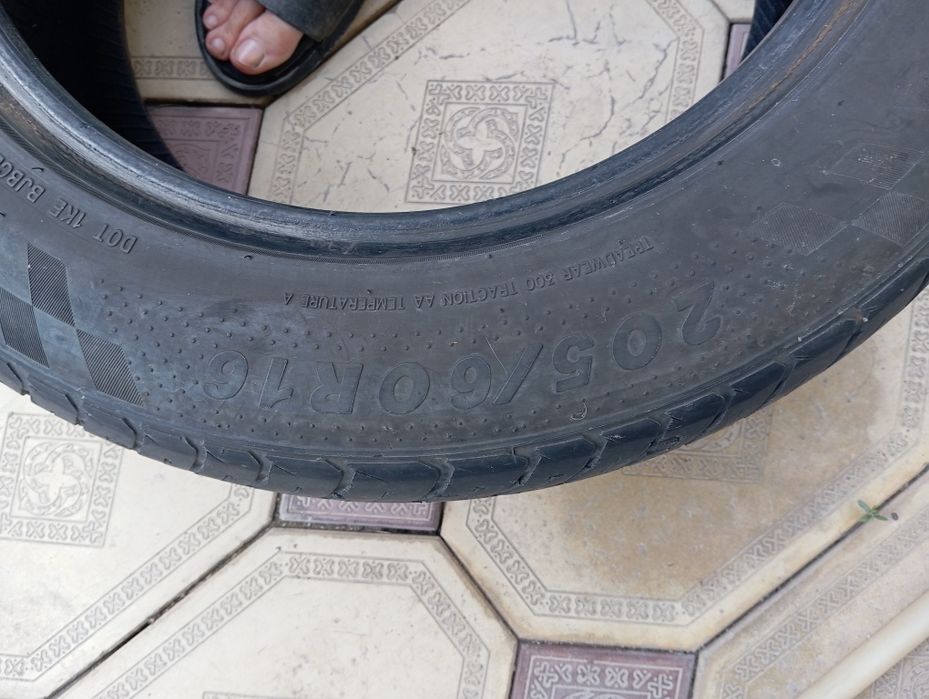 Продам шины  комплект